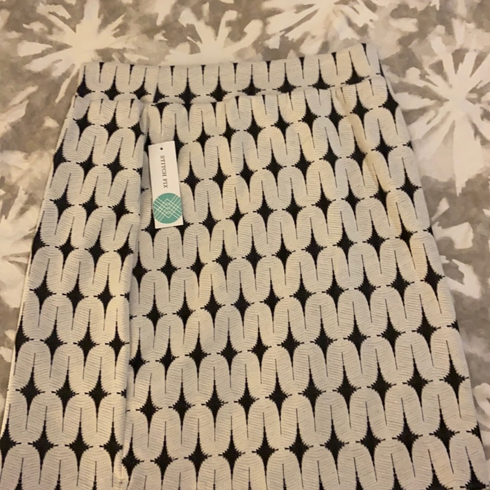 Brand new with tags Renee C stretch skirt MP